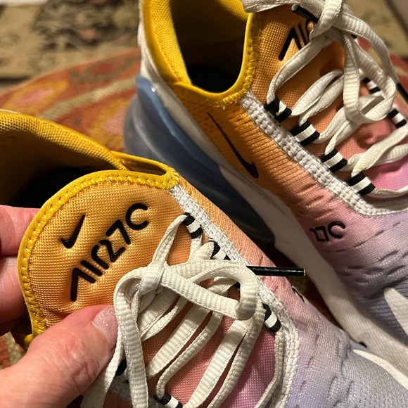 7 Mens Ladies 8.5 Nike Air Max 270 Gradient University AH8050-702 - Picture 2 of 13